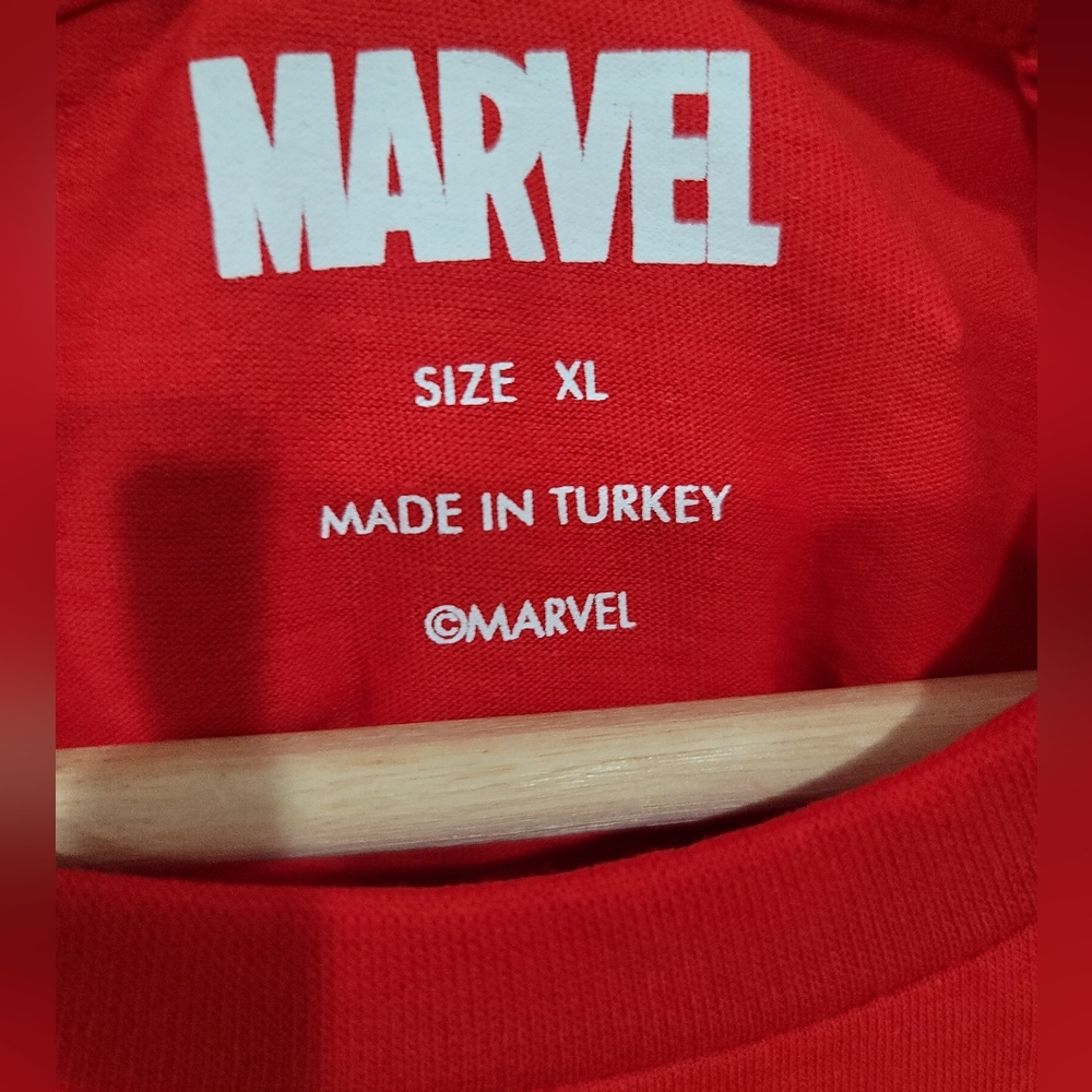 NWT Marvel Logo T-shirt - Picture 2 of 2